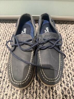 Sperry Men's Navy Leather Boat Shoes with White Stitching size 8